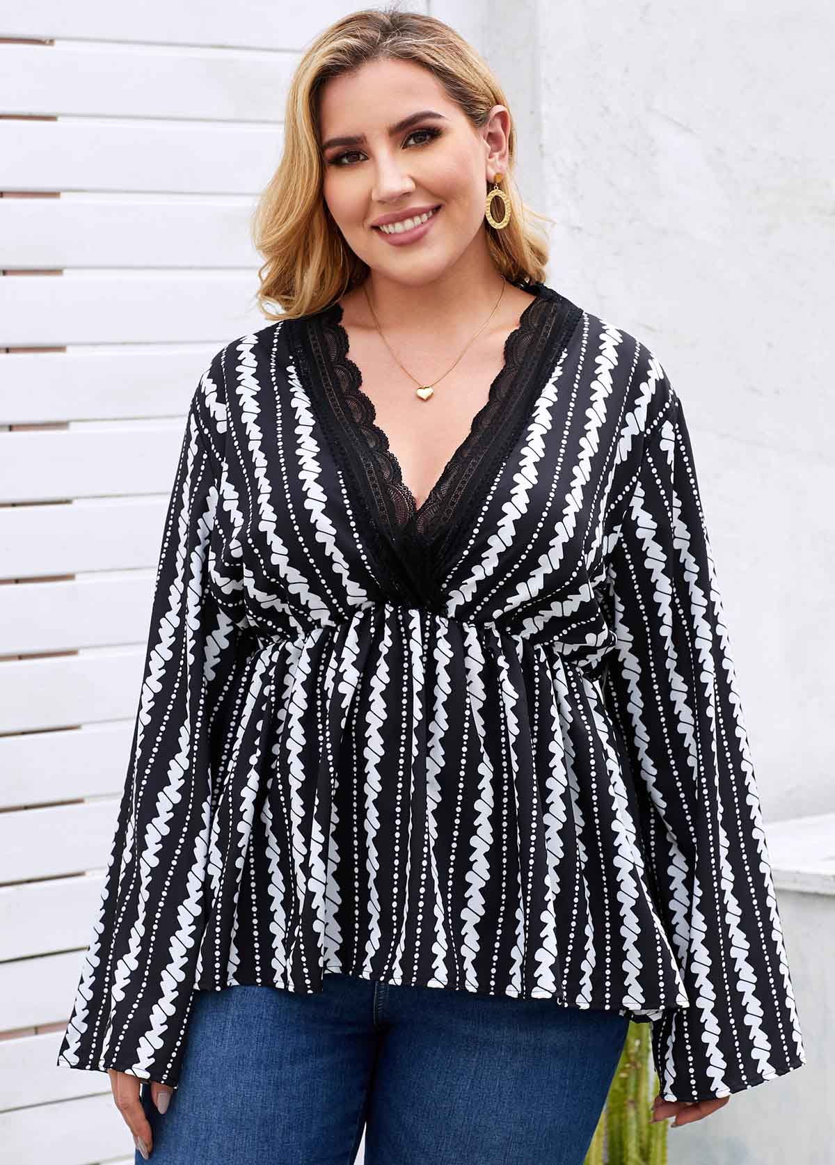 Black plus size,Floral plus size,Plus Size Printed Lace Trim Blouse