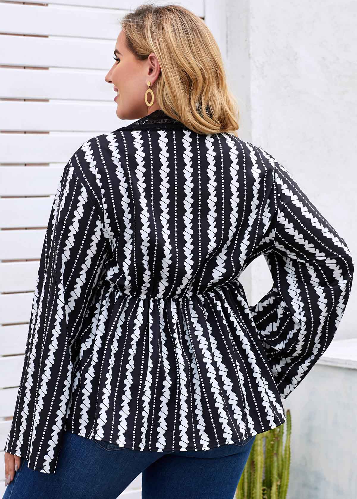 Black plus size,Floral plus size,Plus Size Printed Lace Trim Blouse