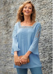 Rotita-Bluse mit eckigem Ausschnitt Spitzeneinsatz und Knitteroptik auf der Brust