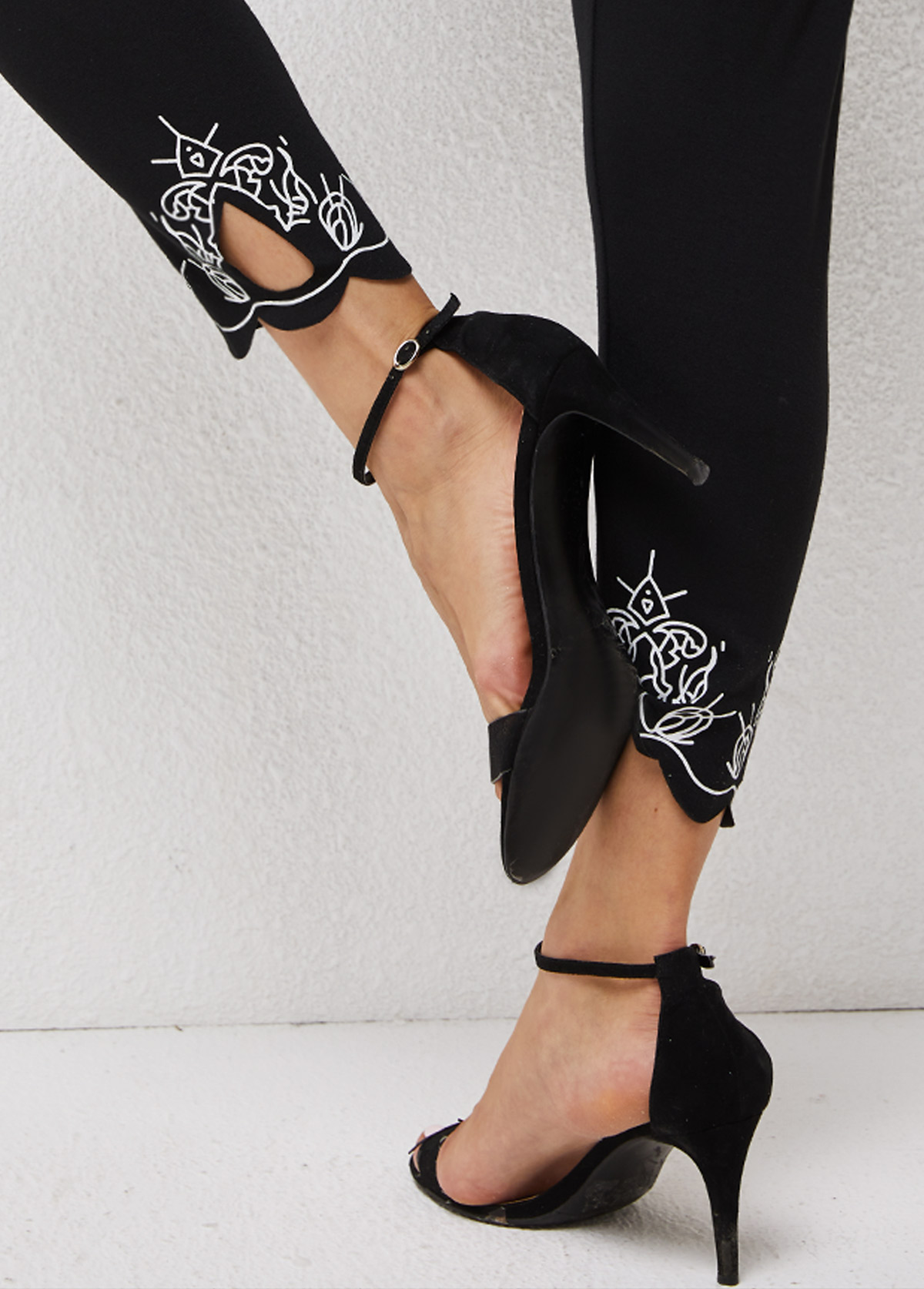 Black bottoms,Floral bottoms,Skinny Printed Cutout Detail High Waisted Pants