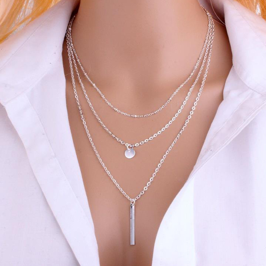 Collier avec pendentif barre en métal argenté à plusieurs couches