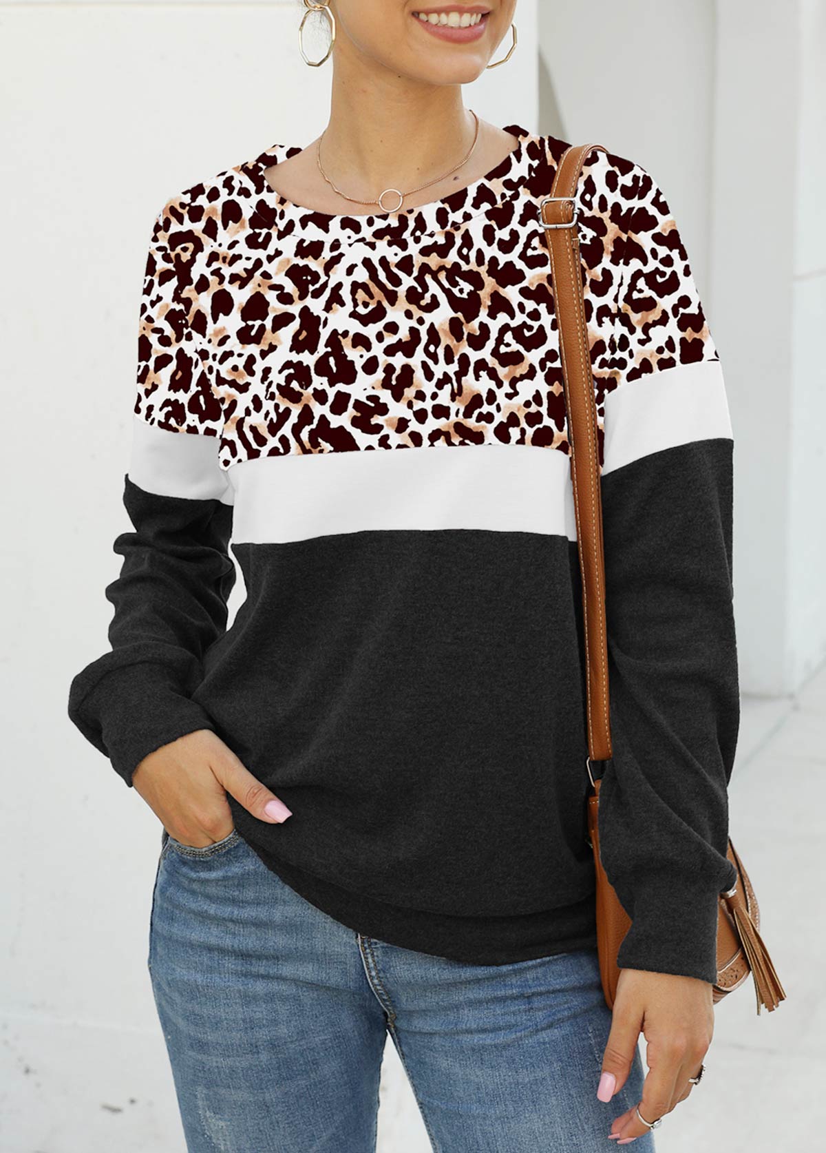 White tops,Leopard tops,Long Sleeve Leopard Round Neck Sweatshirt