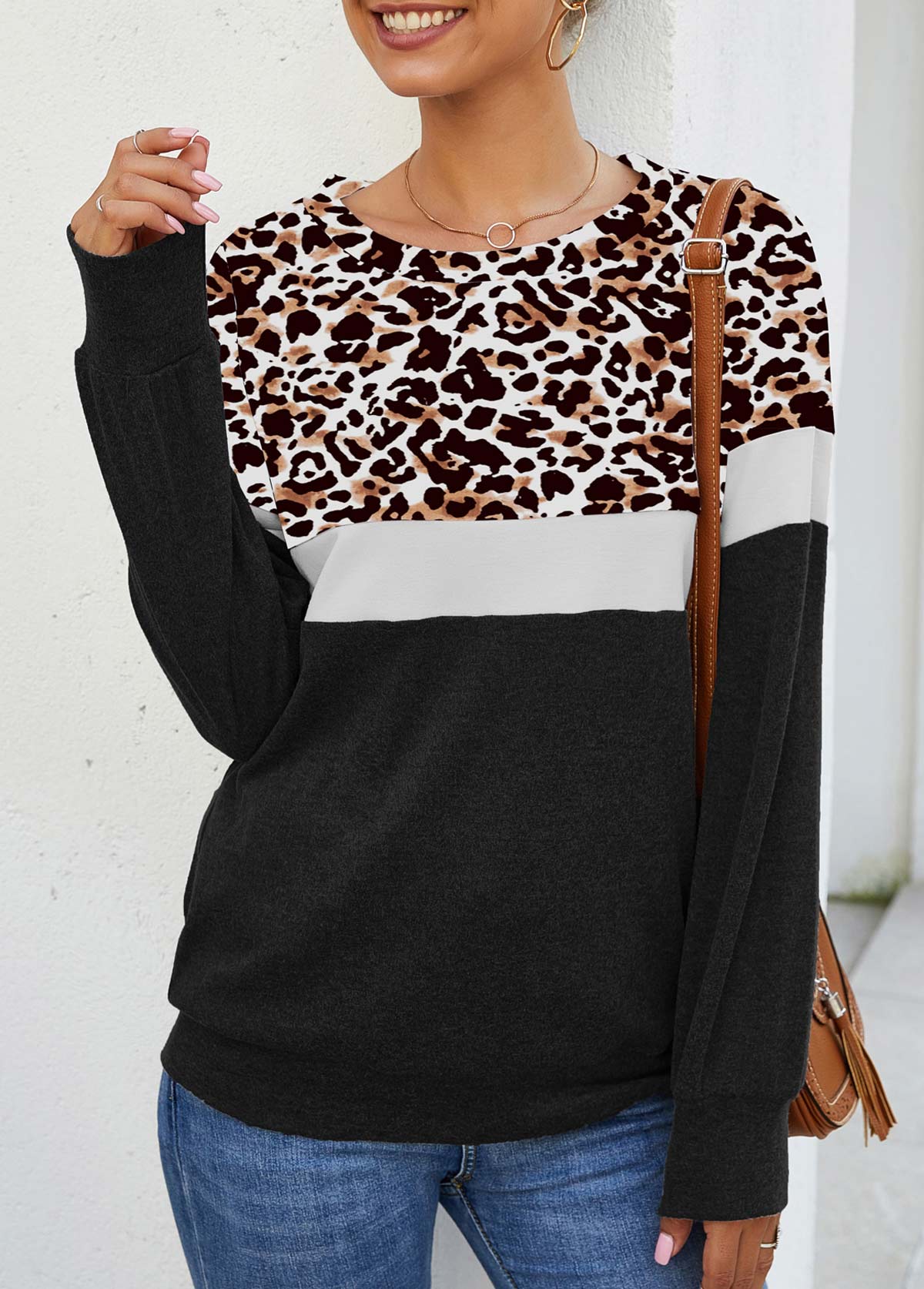 White tops,Leopard tops,Long Sleeve Leopard Round Neck Sweatshirt