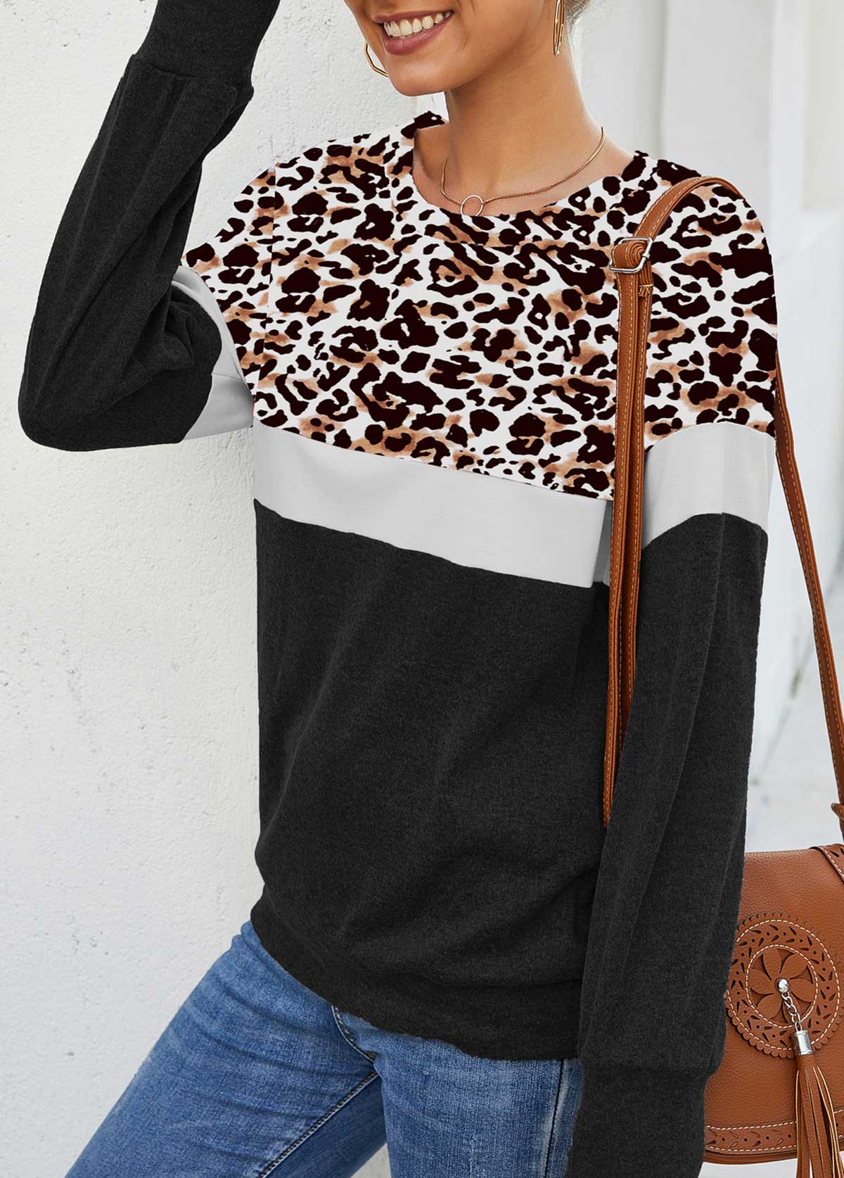White tops,Leopard tops,Long Sleeve Leopard Round Neck Sweatshirt