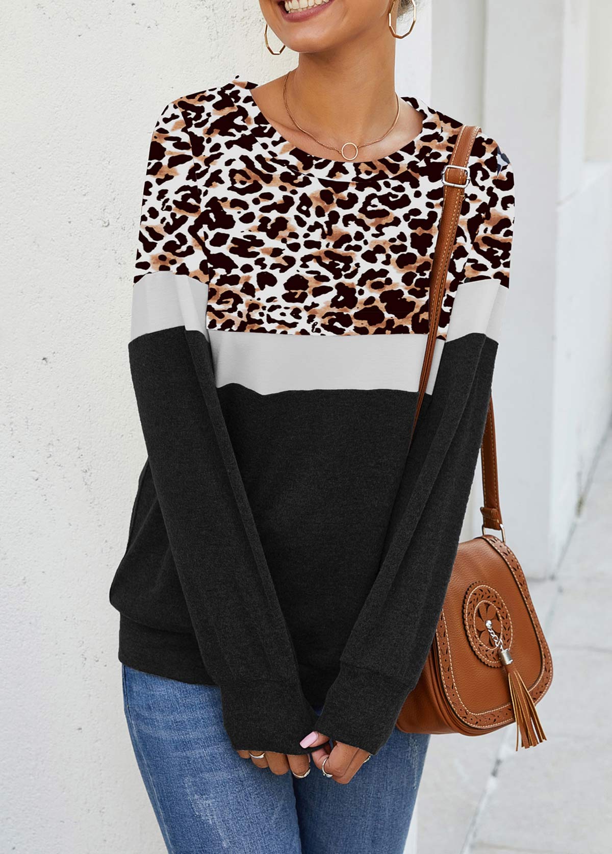 White tops,Leopard tops,Long Sleeve Leopard Round Neck Sweatshirt