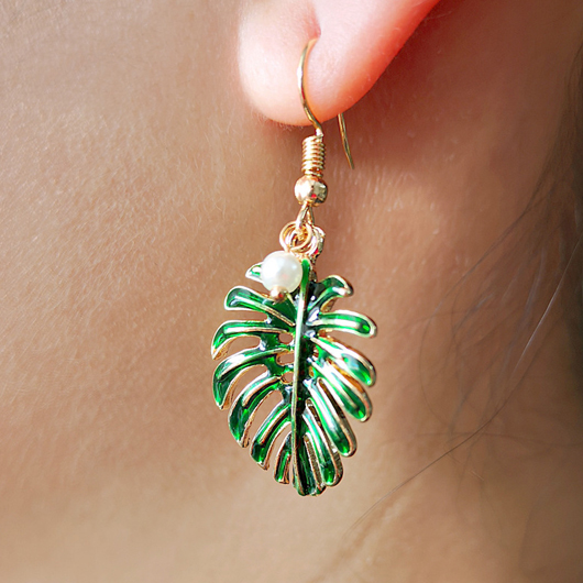 Leaf Design Green Pearl Metal Detail Earrings