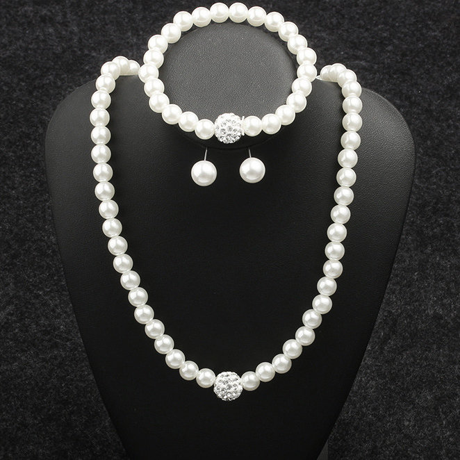 Pearl Design Metal Detail White Necklace Set
