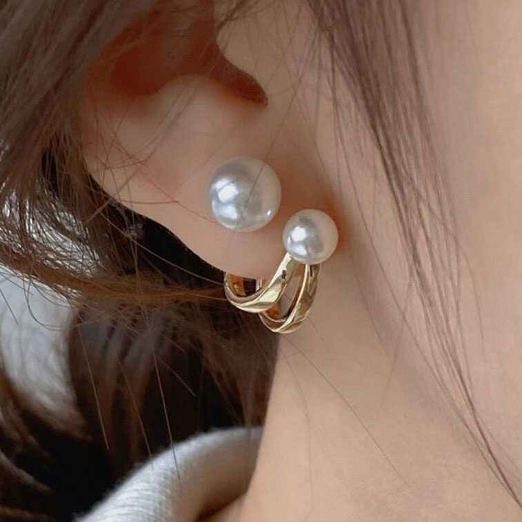 1 Pair Golden Metal Detail Pearl Earrings
