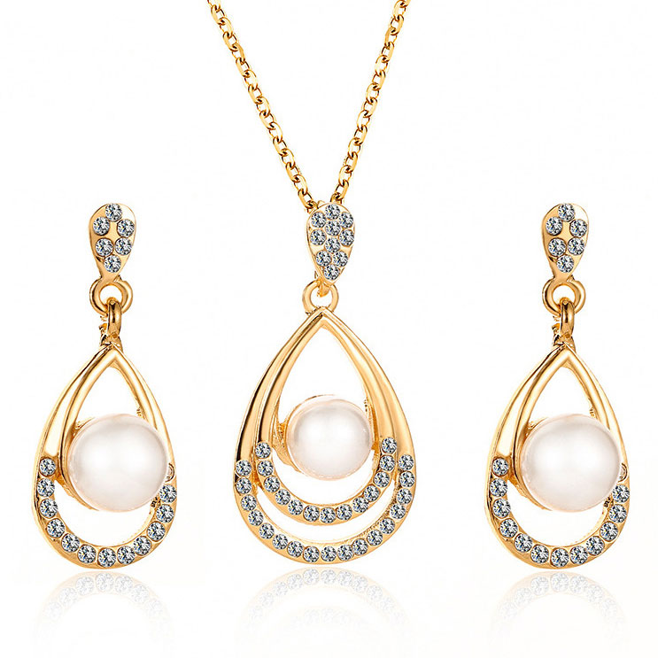 Gold Pearl Design Rhinestone Detail Necklace Set