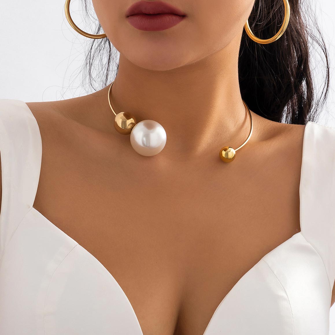 Metal Gold Asymmetrical Pearl Design Necklace