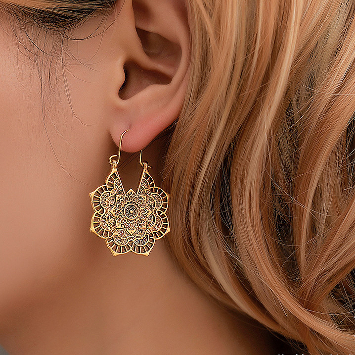 1 Pair Gold Bohemian Floral Design Earrings