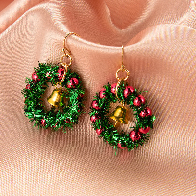 Round Christmas Wreath Design Green Earrings