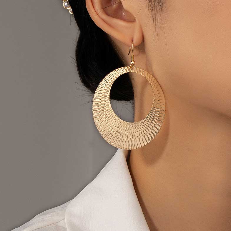 Gold jewelry,Plain Color jewelry,Metal Detail Gold Round Design Earrings