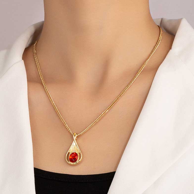 Metal Detail Gold Teardrop Design Necklace