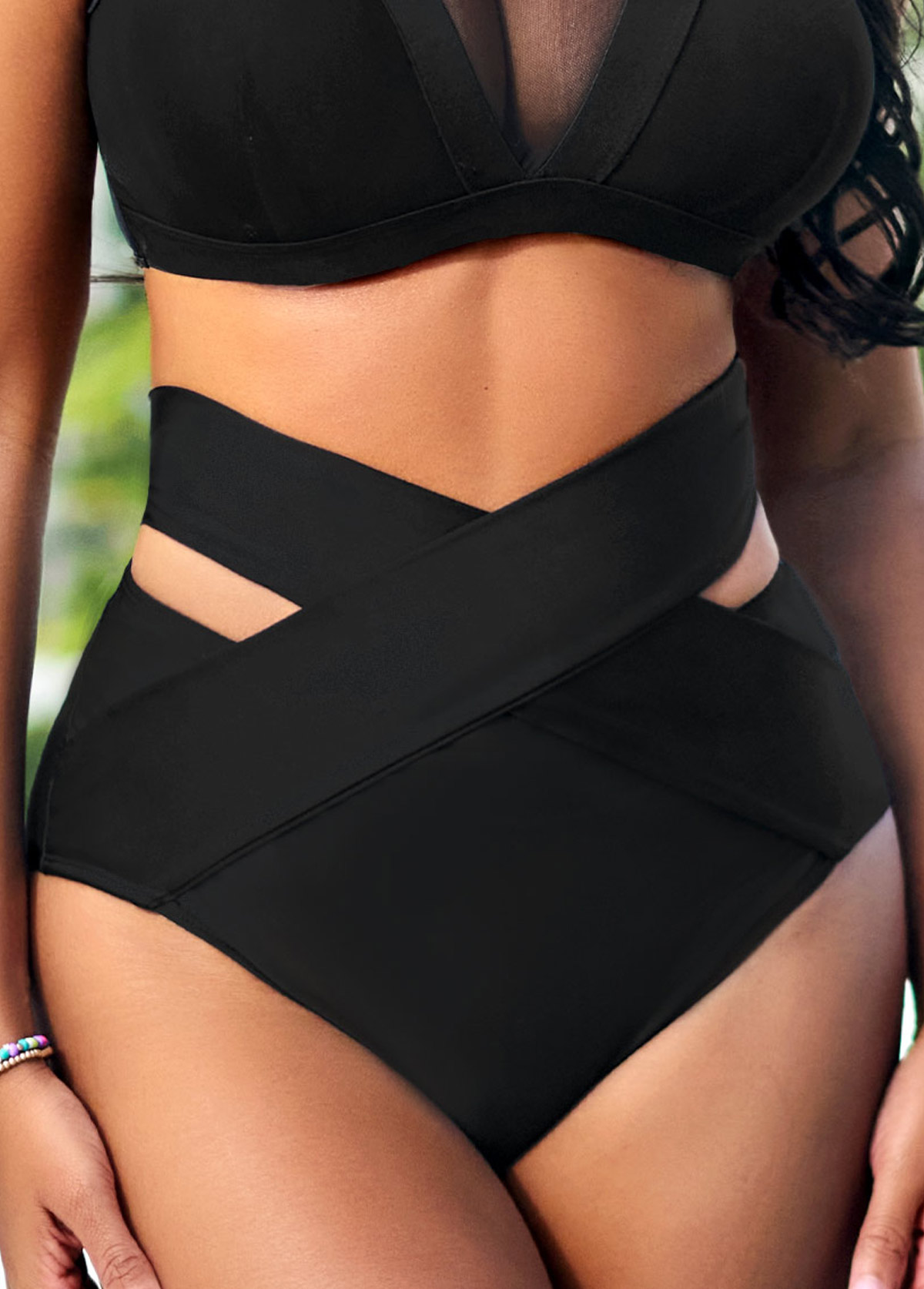 Schwarzer Rotita-Bikiniunterteil mit überkreuzten Trägern und hoher Taille