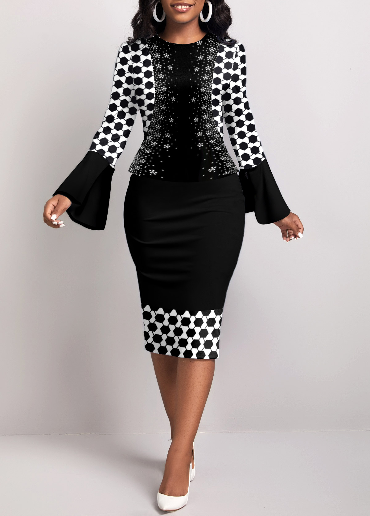 Rotita Fake 2in1 schwarzes figurbetontes Kleid mit geometrischem Print
