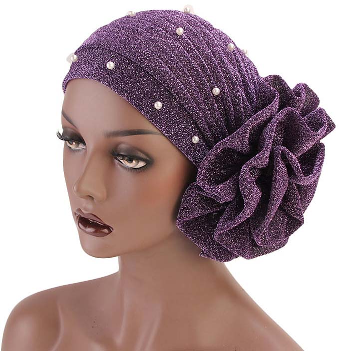 Bonnet turban violet à fleurs perlées