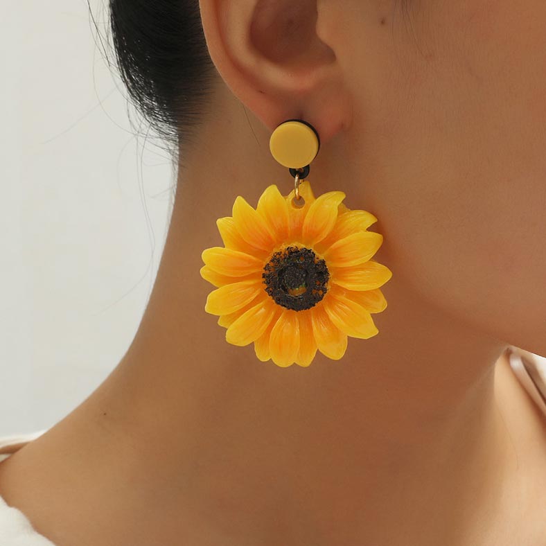 1 Pair Gold Sunflower Polyresin Earrings