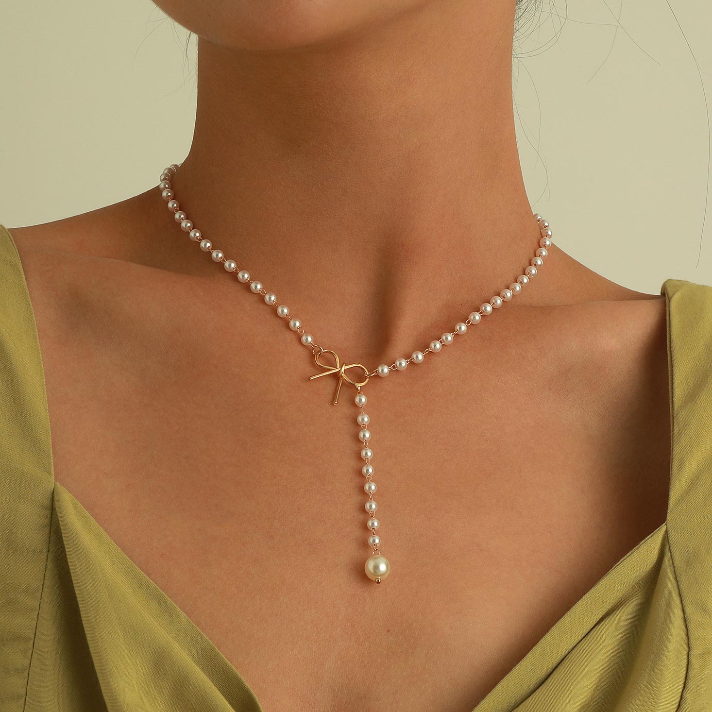 Gold jewelry,Plain Color jewelry,Pearl Detail Gold Bowknot Design Necklace