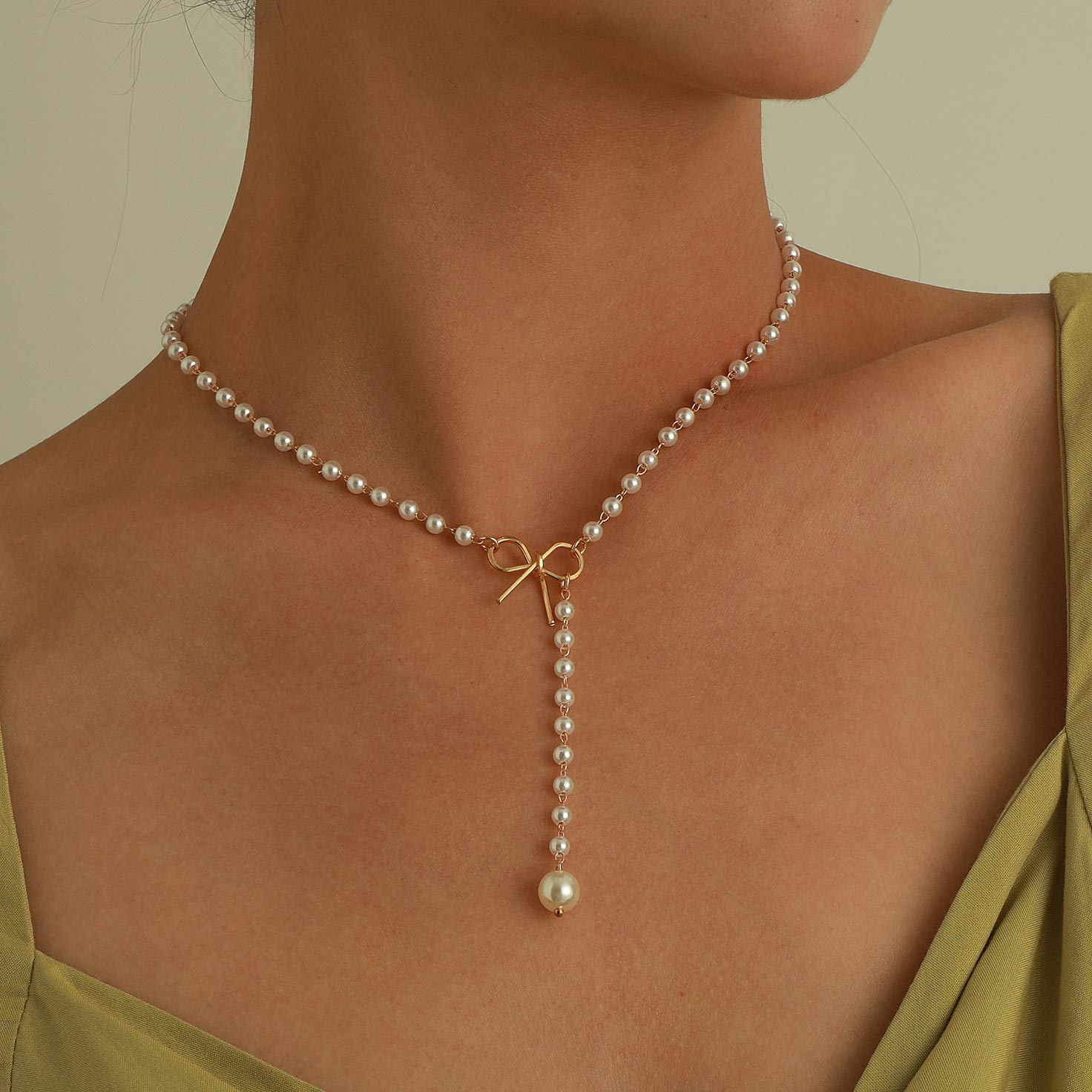 Gold jewelry,Plain Color jewelry,Pearl Detail Gold Bowknot Design Necklace