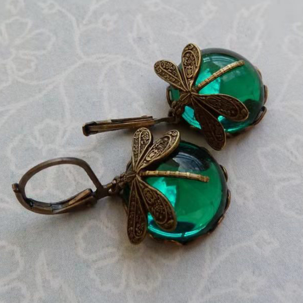 Round Design Green Metal Detail Earrings