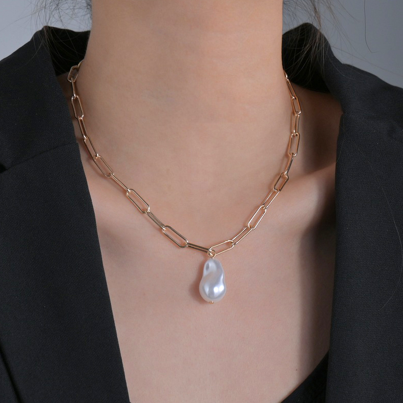 Collier Métal Doré Design Perle Asymétrique