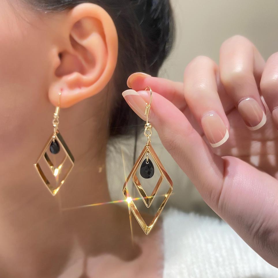Gold Alloy Detail Geometric Pattern Earrings