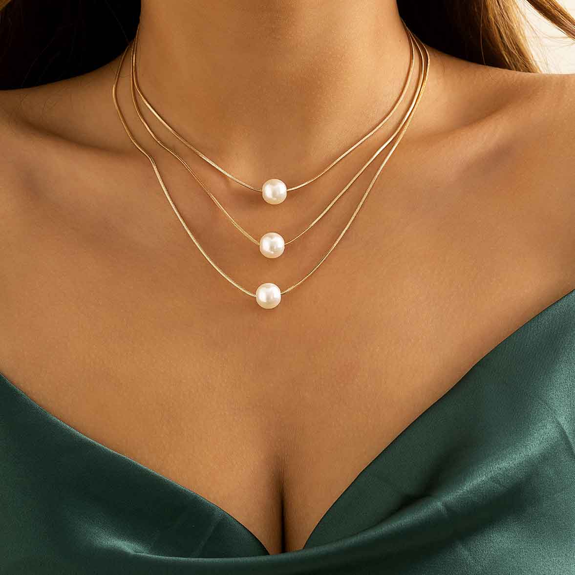 Gold Pearl Design Mental Detail Necklace Set