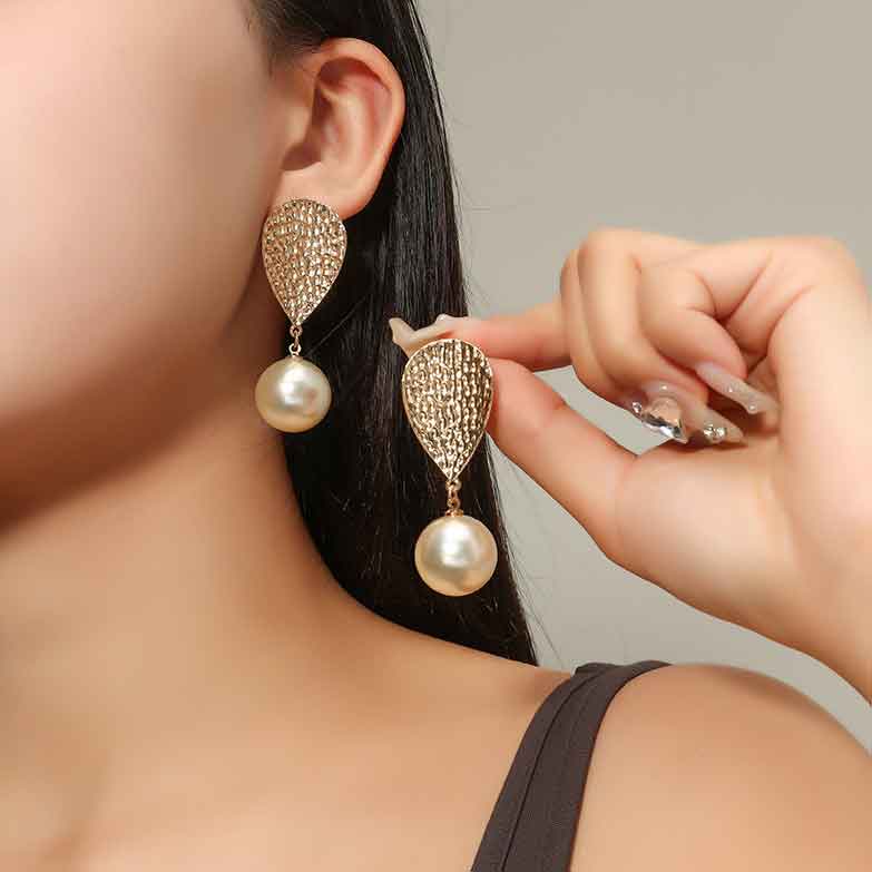 Gold jewelry,White jewelry,Other jewelry,Teardrop Design Gold Mental Detail Earrings