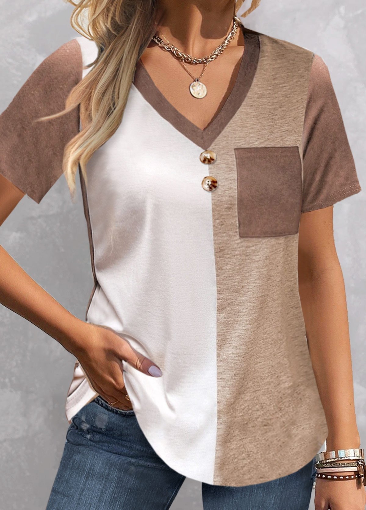 Rotita Pocket Light Camel T-Shirt mit V-Ausschnitt