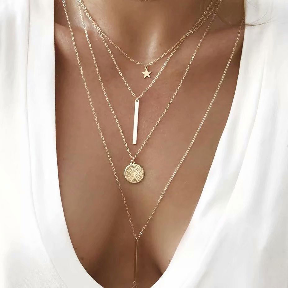 Round Geometric Pattern Alloy Detail Golden Necklace