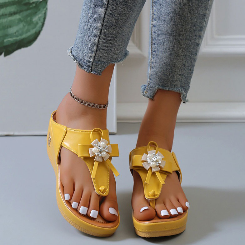 Ginger accessories,Plain Color accessories,Ginger Pearl Design Mid Heel Flip Flops