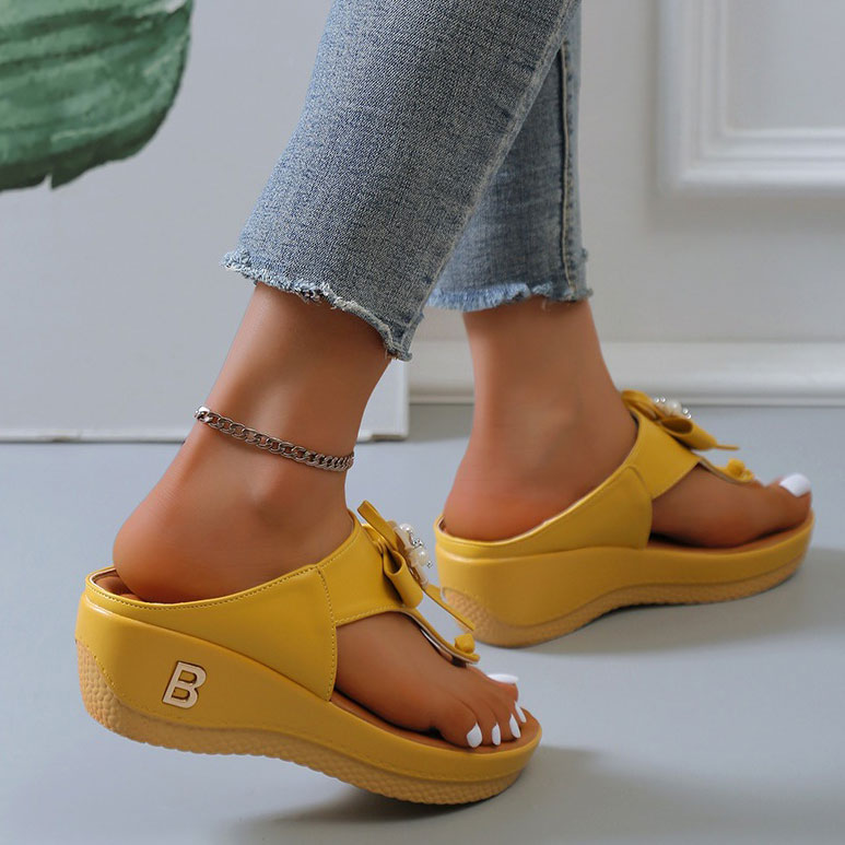 Ginger accessories,Plain Color accessories,Ginger Pearl Design Mid Heel Flip Flops