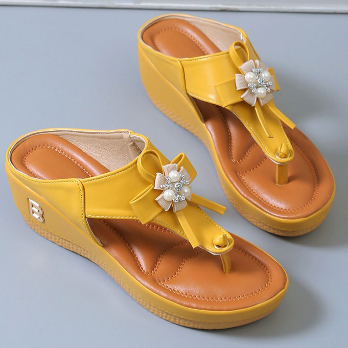 Ginger accessories,Plain Color accessories,Ginger Pearl Design Mid Heel Flip Flops