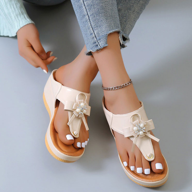 Beige Pearl Design Mid Heel Flip Flops