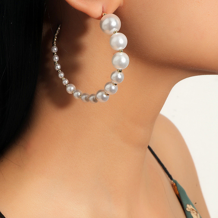 White jewelry,Contrast Color jewelry,Round White Pearl Golden Metal Earrings