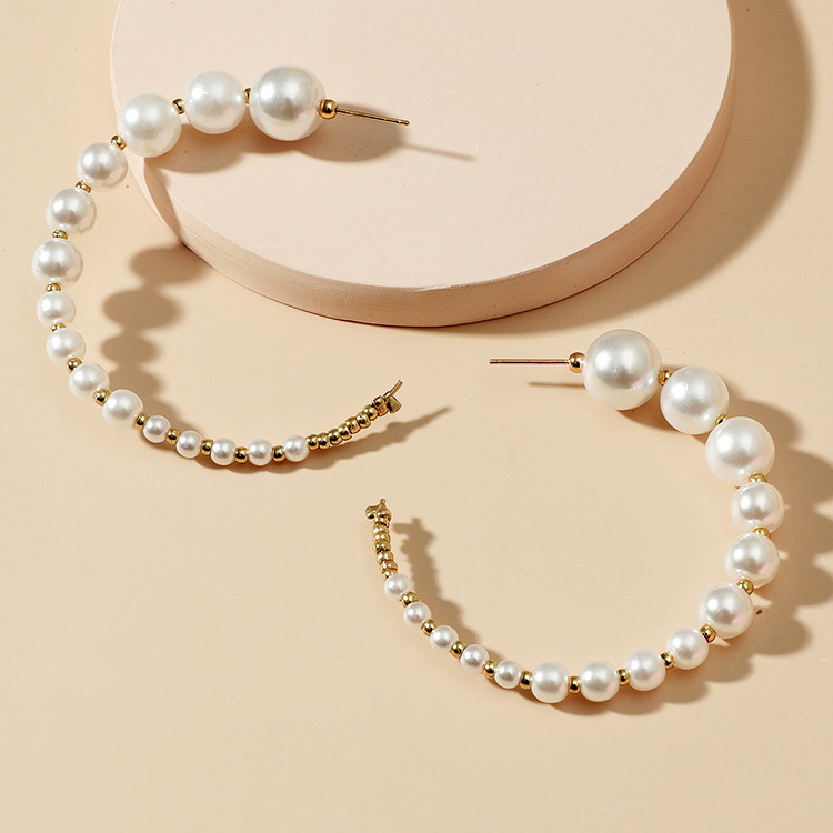 White jewelry,Contrast Color jewelry,Round White Pearl Golden Metal Earrings