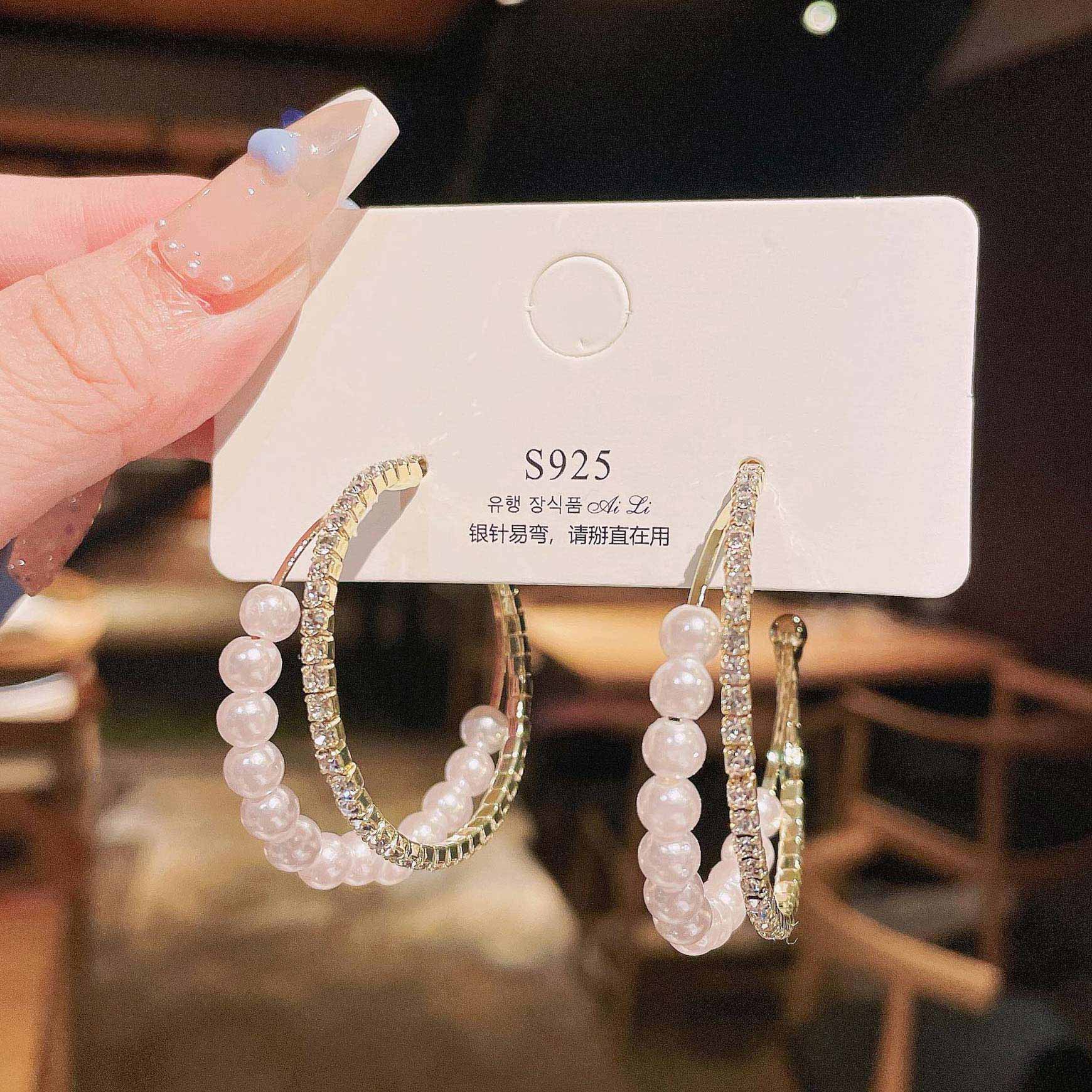 Round Pearl Rhinestone Silvery White Earrings