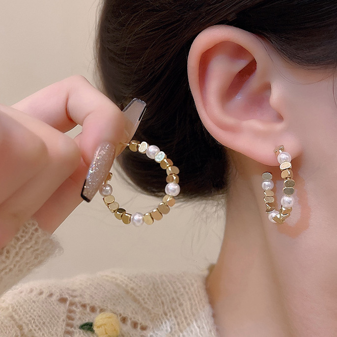 Gold jewelry,Geometric jewelry,Geometric Pattern Round Gold Pearl Detail Earrings