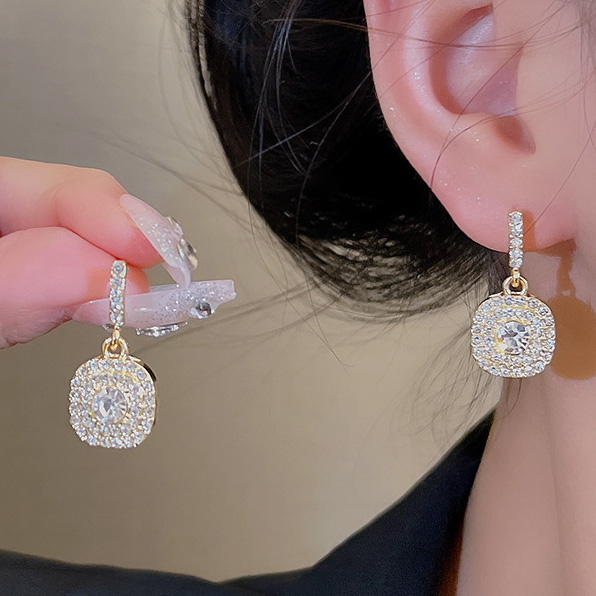 Gold jewelry,Other jewelry,Rhinestone Design Shinning Circular Gold Earrings