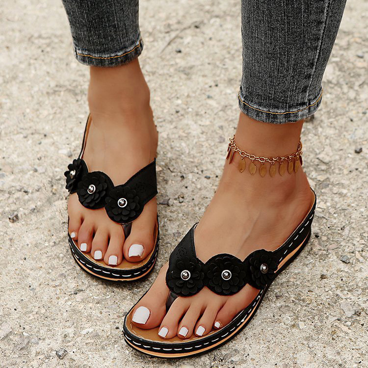 Black accessories,Plain Color accessories,Black Floral Design Low Heel Toe Post Flip Flops