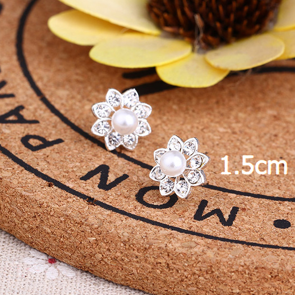 White jewelry,Geometric jewelry,Plants jewelry,Floral jewelry,White Pearl Detail Geometric Pattern Earrings