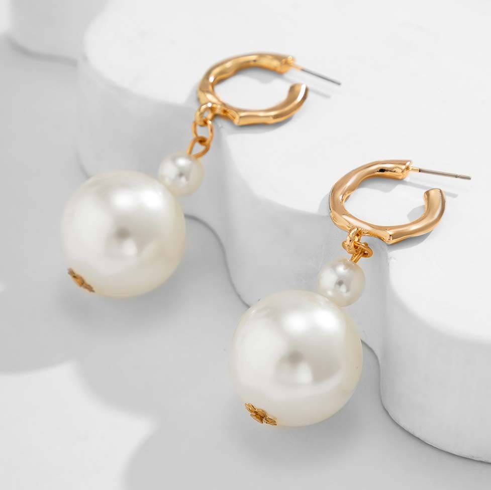 White jewelry,Other jewelry,Pearl Design Metal Ring Detail White Earrings