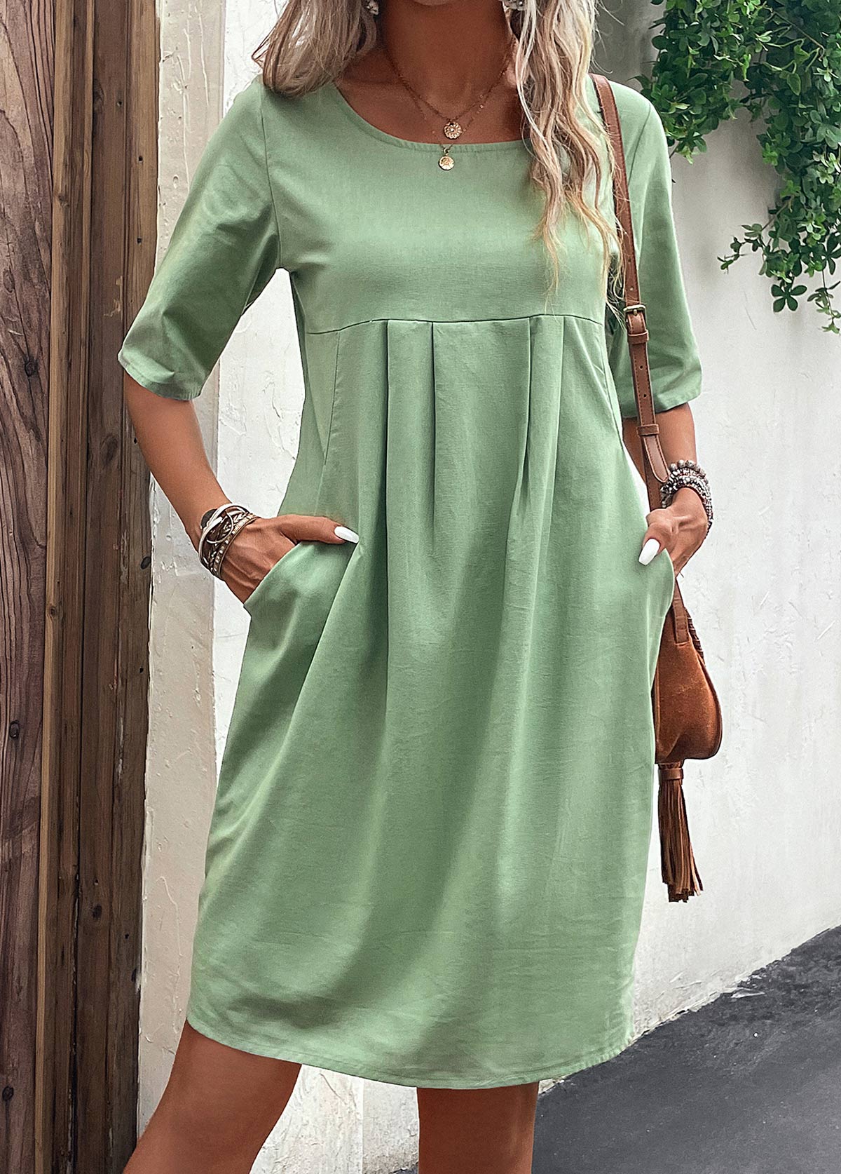 Green dresses,Plain Color dresses,Pocket Green Round Neck Shift Dress