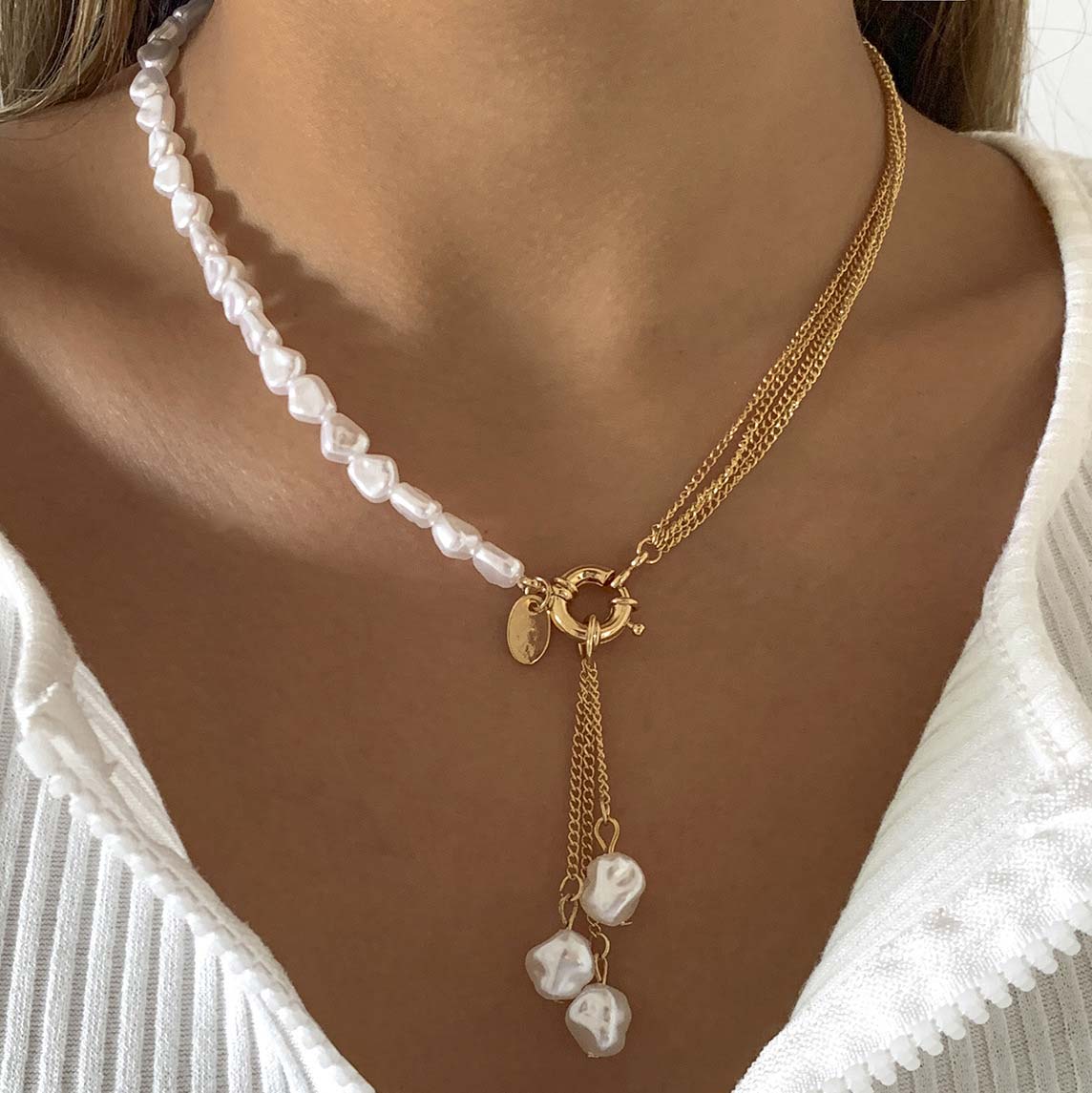 Gold jewelry,White jewelry,Contrast Color jewelry,Asymmetric Pearl Detail Gold Chain Necklace
