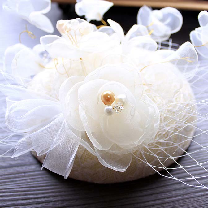 White accessories,Floral accessories,Plants accessories,Mesh Stitching White Floral Design Hat