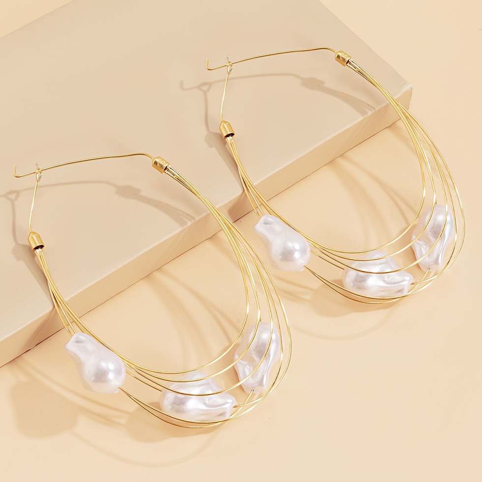 Gold jewelry,White jewelry,Contrast Color jewelry,Gold Layered Asymmetric Pearl Detail Earrings