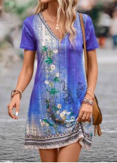 Leichtes lilafarbenes kurzes Kleid mit V-Ausschnitt und Blumendruck