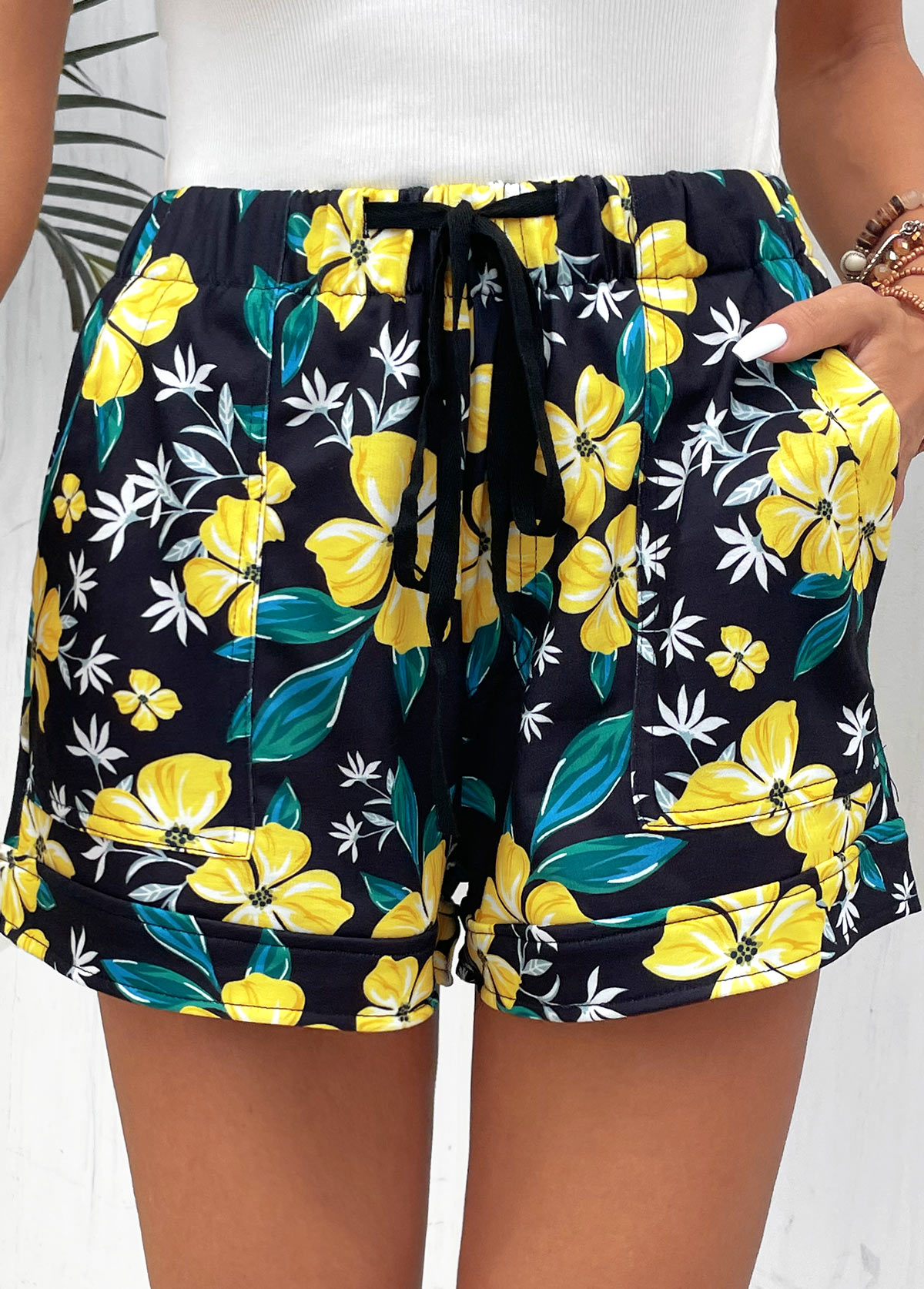 Mehrfarbige normale Shorts mit Taschen-Blumendruck