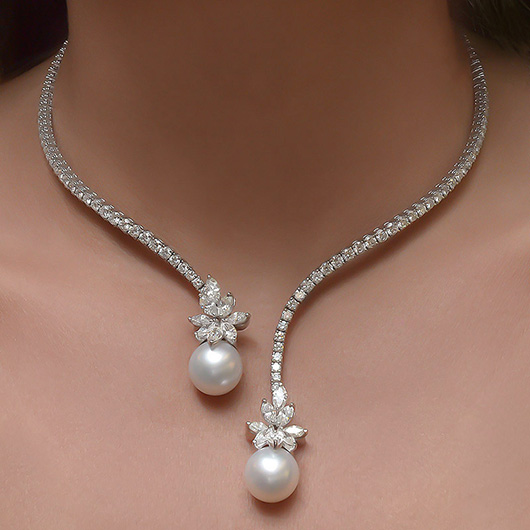 Round Rhinestone Pearl Detail Silver Necklace